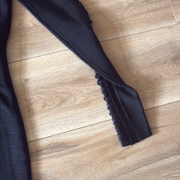 Black V-Neck Ruffled Long Sleeve Dress - Picture 10 of 10